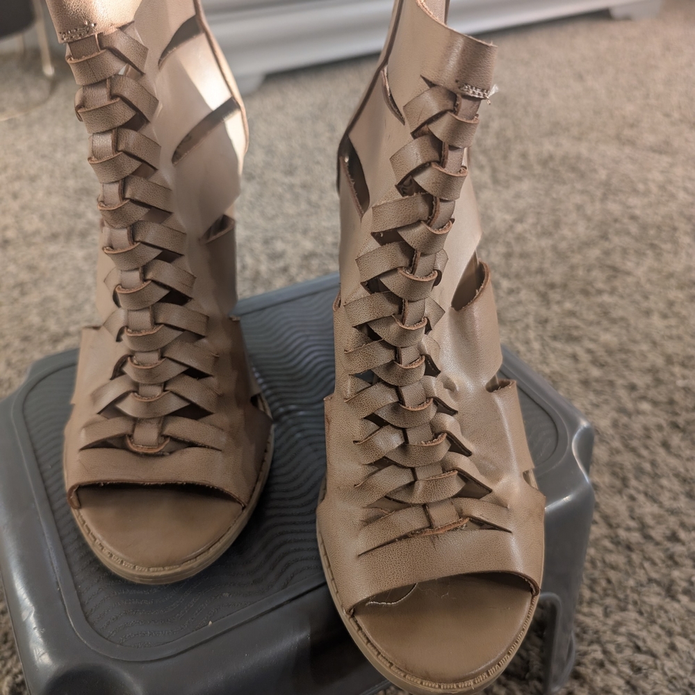 Qupid Women's Tan Gladiator Sandles Heels